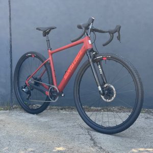 SANTA CRUZ Stigmata Promo -40% – Matte Brick Red – Rudy Force AXS RSV