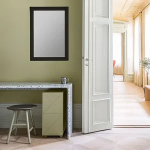Miroir minimaliste noir – Sobriété fonctionnelle pour intérieur design